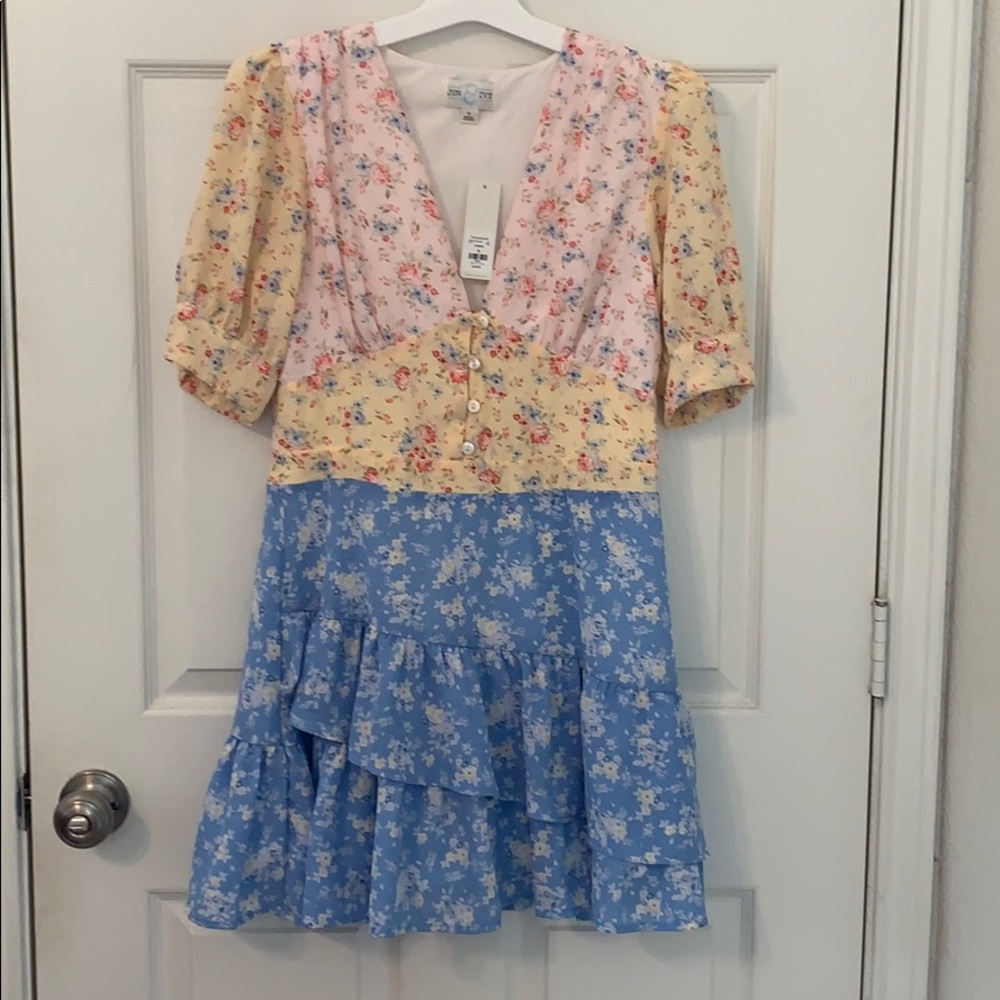 Jun & Ivy NWT Floral Mini Dress